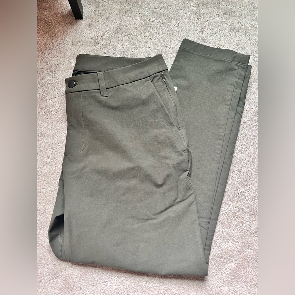 Lululemon ABC Slim-Fit Trouser 30L
Stretch Cotton VersaTwill - Picture 7 of 7